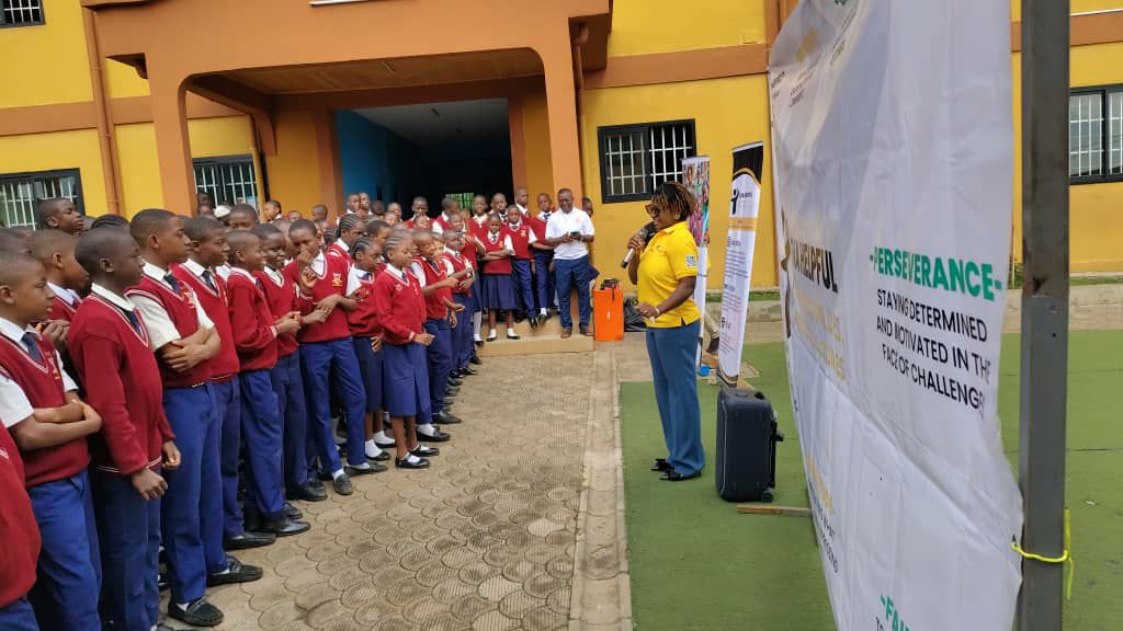 Large group of students with Eva Helpful team